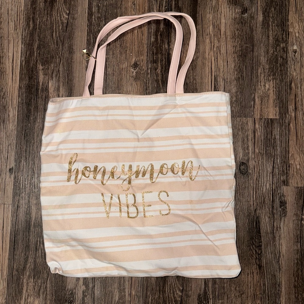 Reversible tote